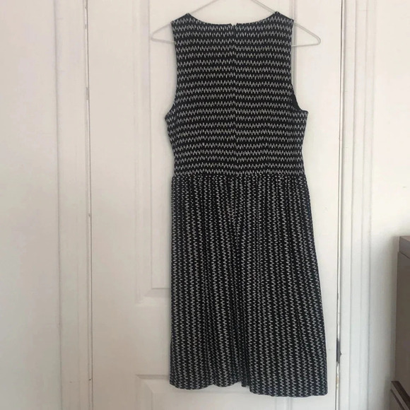 LOFT Ann Taylor petites sleeveless jersey  zipped dress black and white sz small - Picture 5 of 6